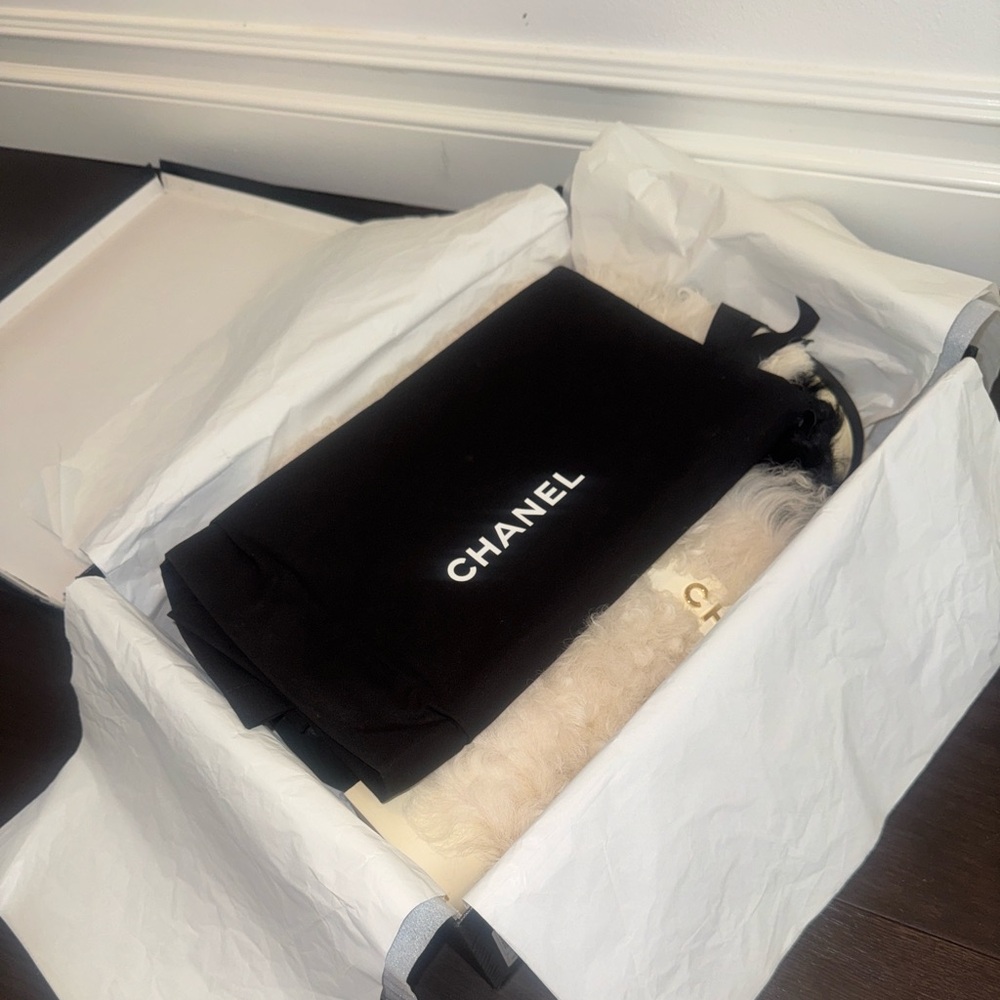 NWT CHANEL Interlocking CC Shearling 2021 Boots - Picture 9 of 12